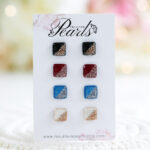 mali kvadratni uhani z bleščicami v različnih barvah