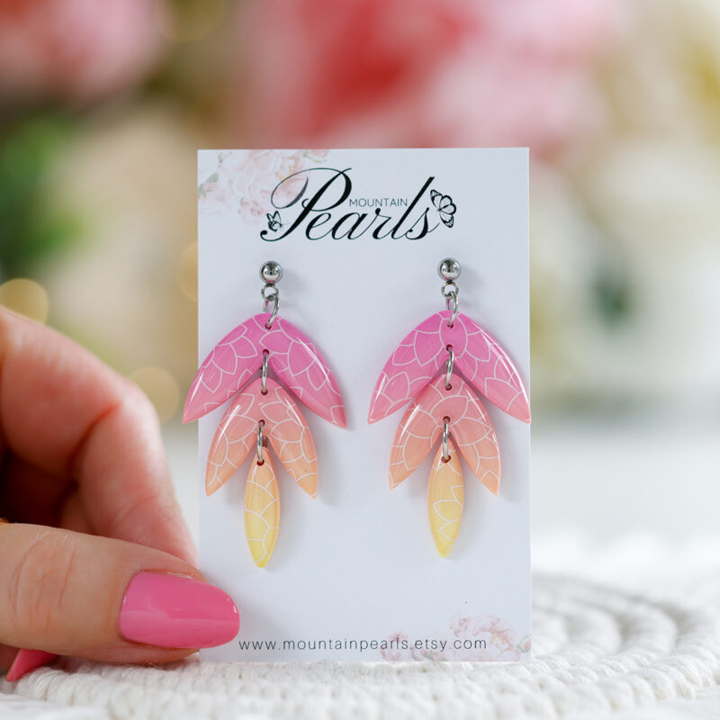 Ročno izdelani viseči uhani iz polimerne gline v roza in rumeni barvi