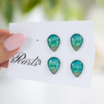 Neviseči uhani Soča v obliki turkizno zelenih kapljic, s peskom iz reke Soče