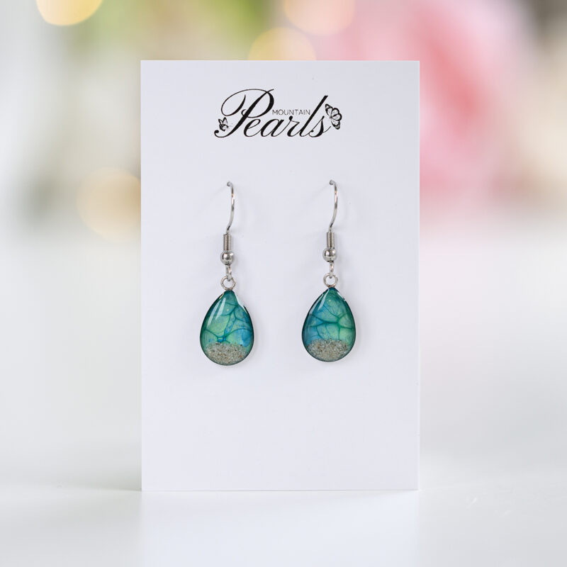 Viseči uhani Soča kapljice – ročno izdelani, modro zeleni