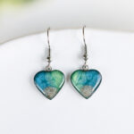 Viseči uhani Soča srčki – ročno izdelani, modro zeleni - slika 2