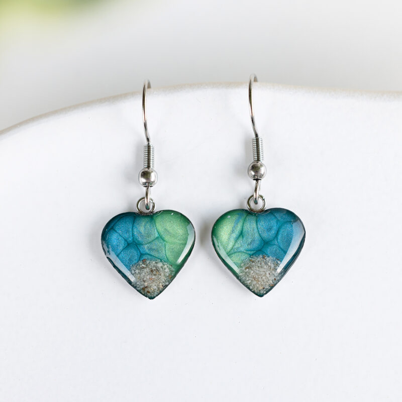 Viseči uhani Soča srčki – ročno izdelani, modro zeleni - slika 2